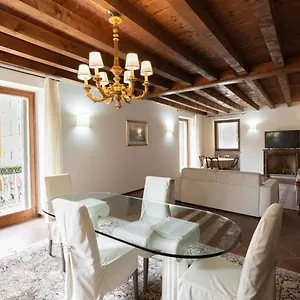 centralissima-e-antica-residenza-cappello.hotelinveneto.com/